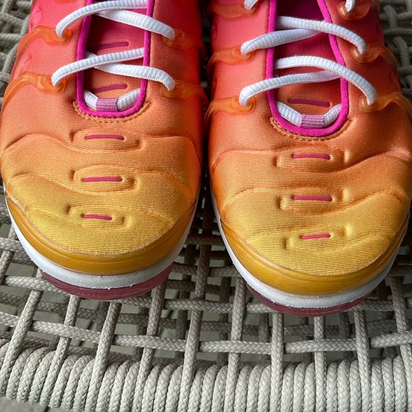 Nike Air Vapormax Plus - 8 Womans - Picture 8 of 16